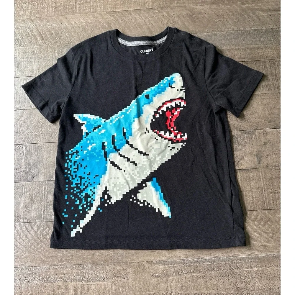 Old Navy Boys Black pixelated Shark Short Sleeve Tee Size 8